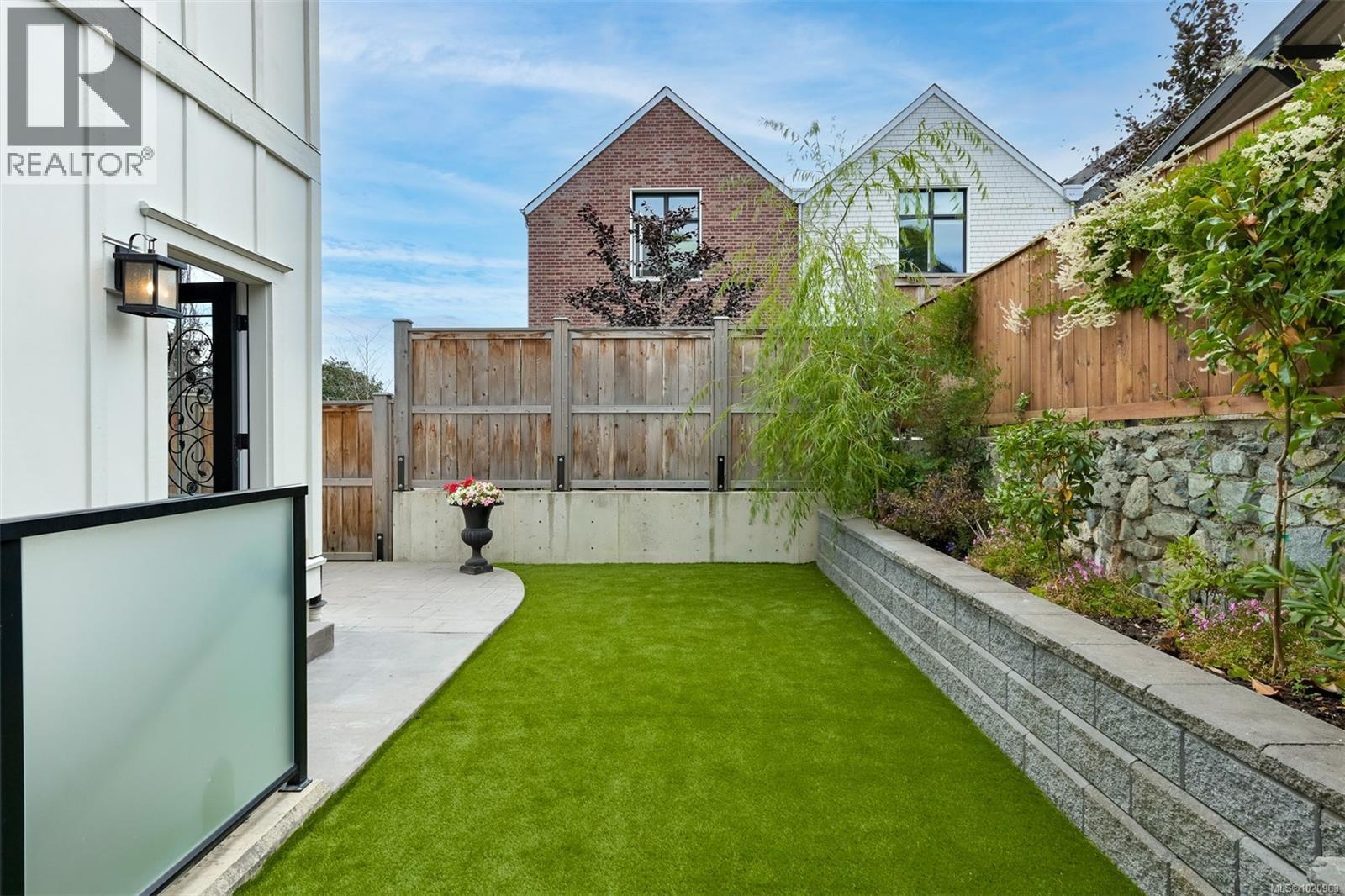 720 Alston St, Victoria, British Columbia  V9A 3K5 - Photo 43 - 1020963