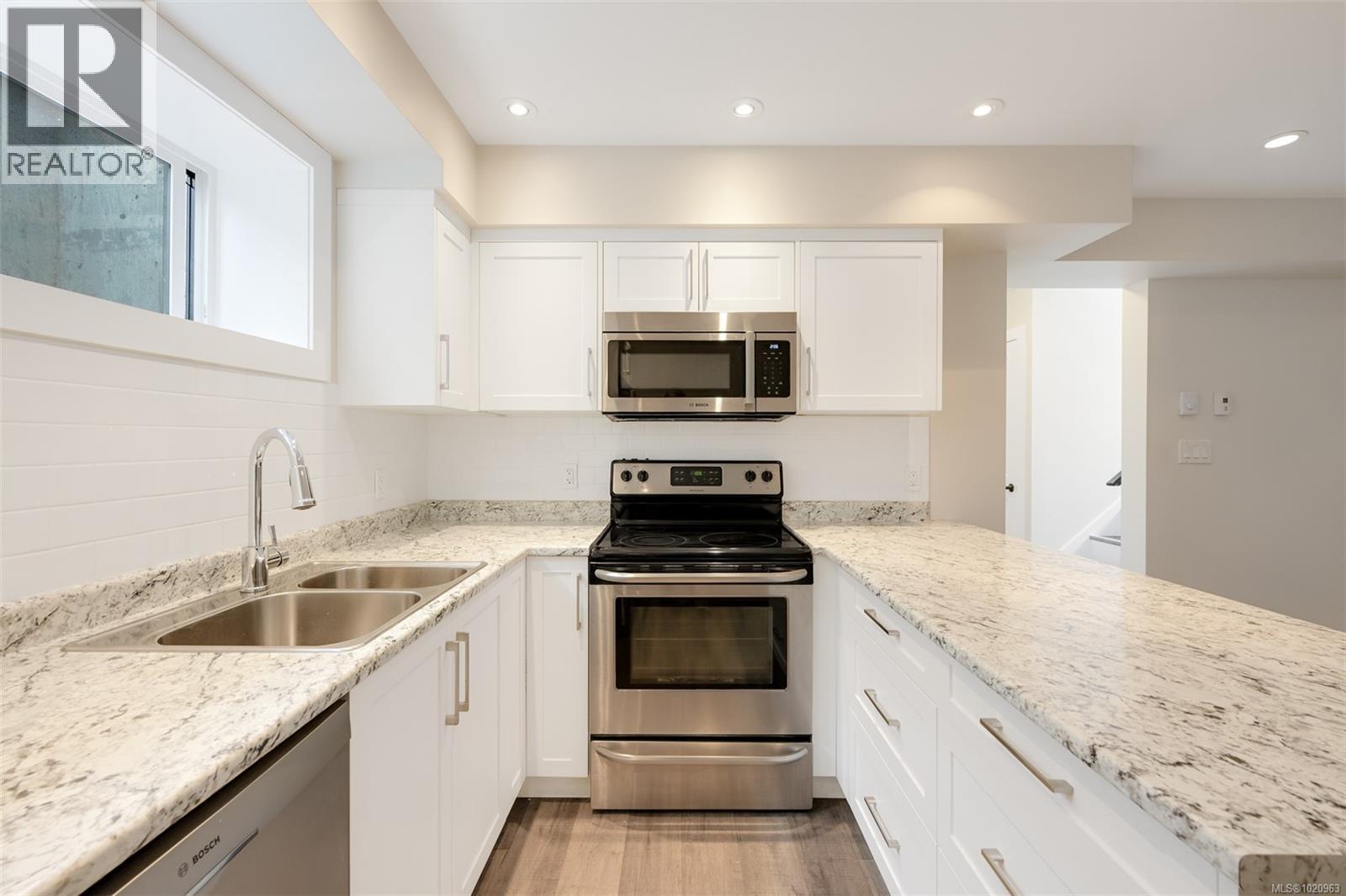 720 Alston St, Victoria, British Columbia  V9A 3K5 - Photo 34 - 1020963