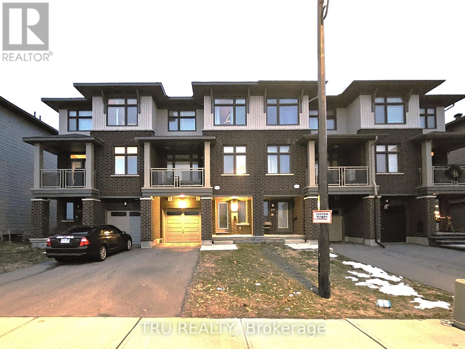 887 COULOIR ROAD, Ottawa, Ontario