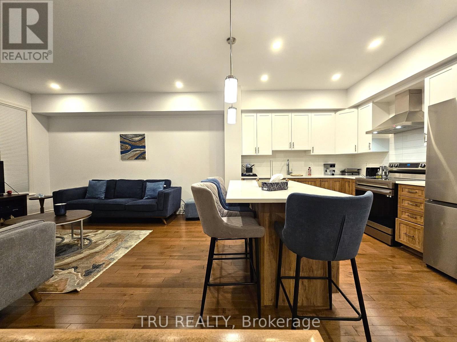 887 Couloir Road, Ottawa, Ontario  K1W 0P5 - Photo 5 - X12568806