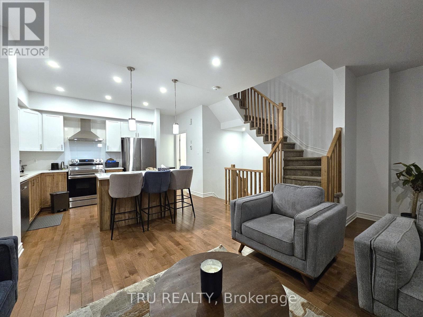 887 Couloir Road, Ottawa, Ontario  K1W 0P5 - Photo 7 - X12568806