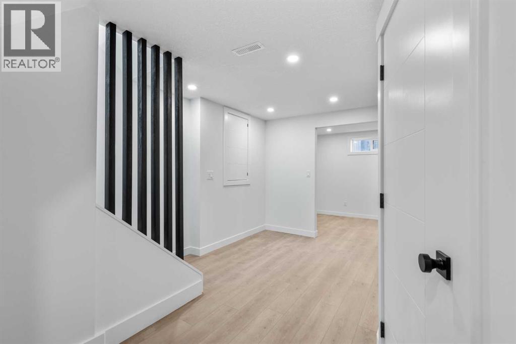 124 Gainsborough Drive Sw, Calgary, Alberta  T3E 4W9 - Photo 39 - A2266101