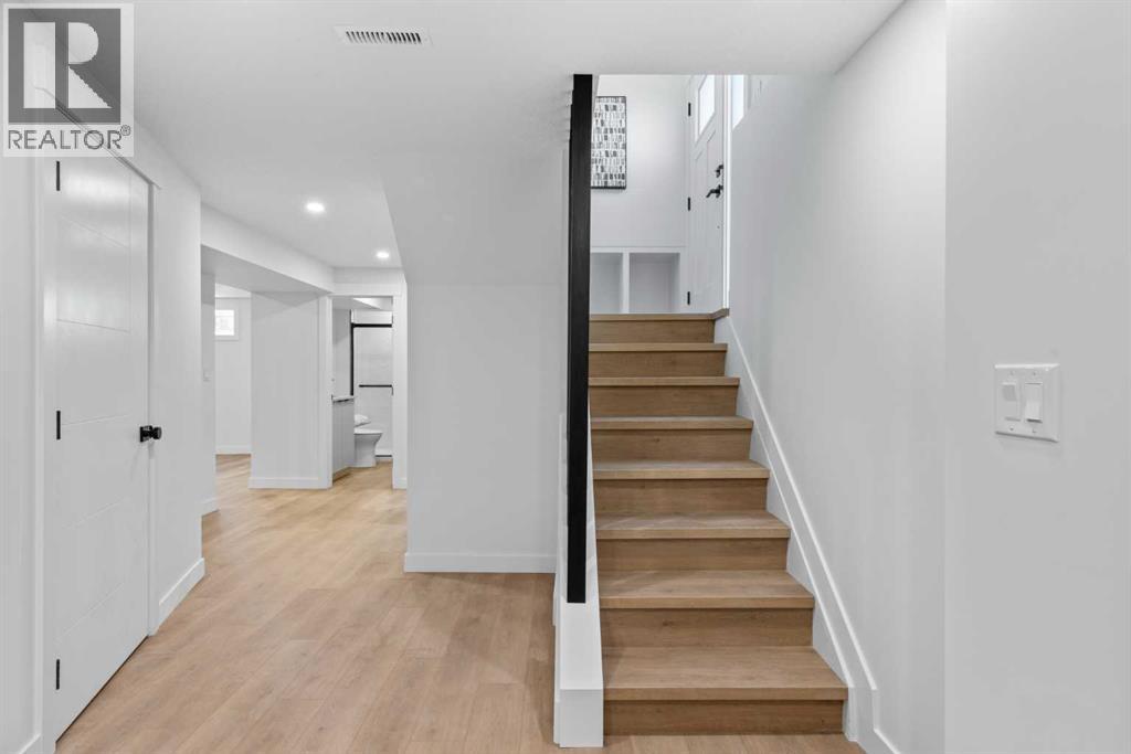 124 Gainsborough Drive Sw, Calgary, Alberta  T3E 4W9 - Photo 32 - A2266101