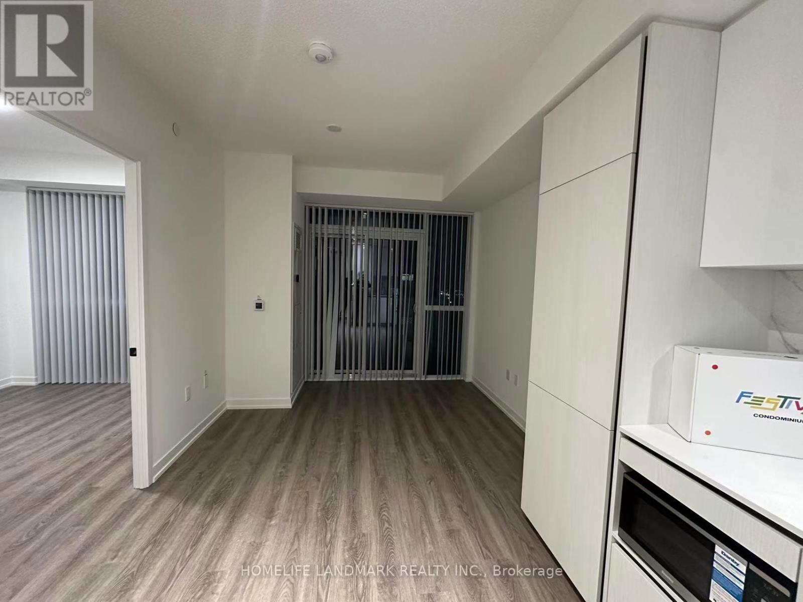 2215 - 8 Interchange Way, Vaughan, Ontario  L4K 0R2 - Photo 4 - N12568812