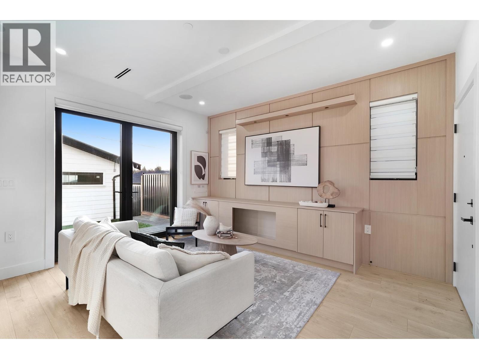 2 3310 Venables Street, Vancouver, British Columbia  V5K 2S8 - Photo 2 - R3069230