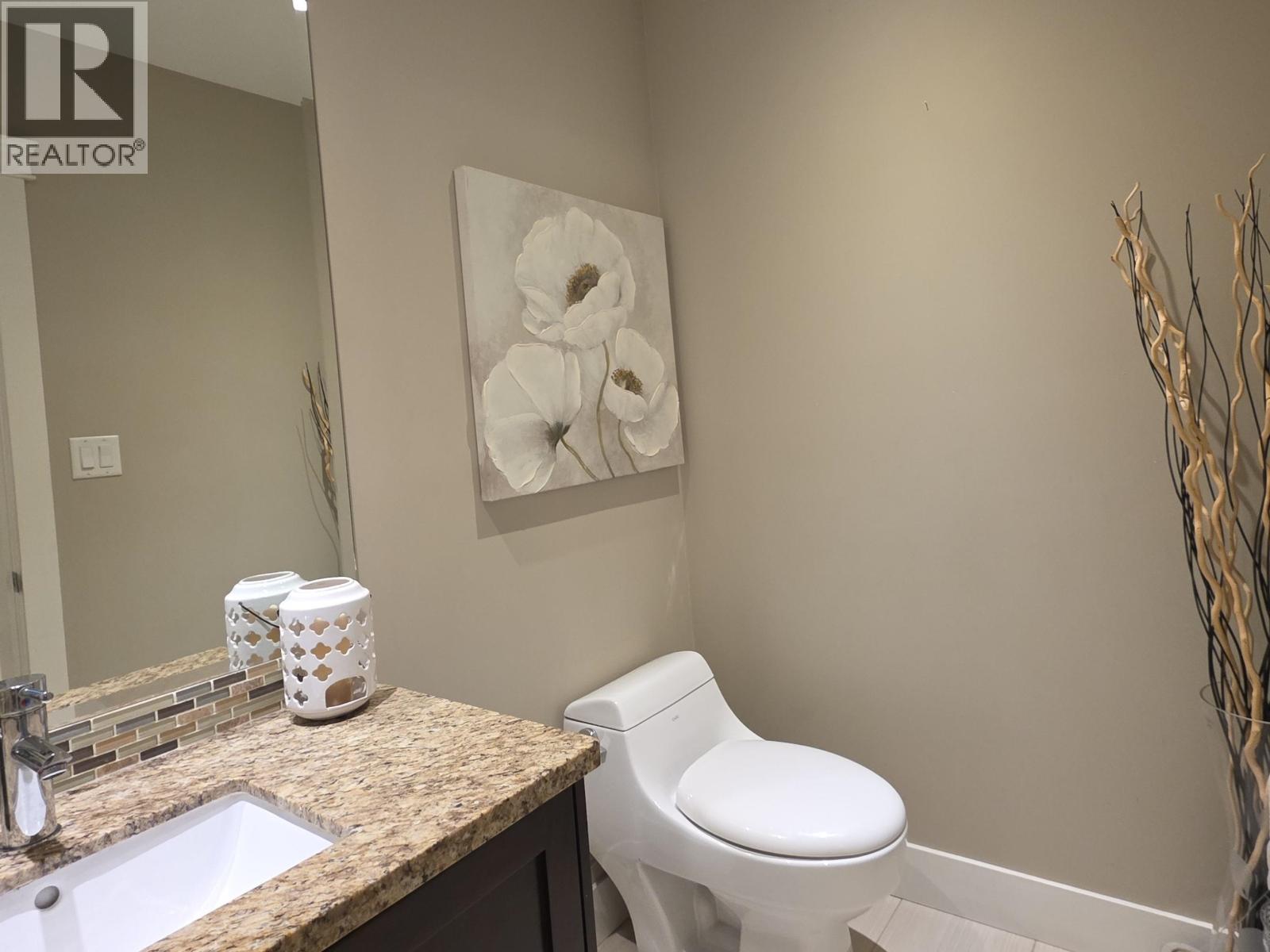 665 W 15th Street, North Vancouver, British Columbia  V7M 1T1 - Photo 11 - R3068716