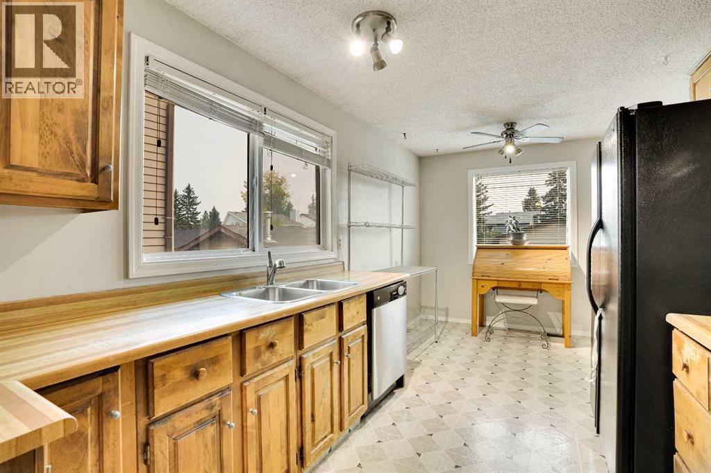 7915 Ranchview Drive Nw, Calgary, Alberta  t3g 1s7 - Photo 12 - A2256176