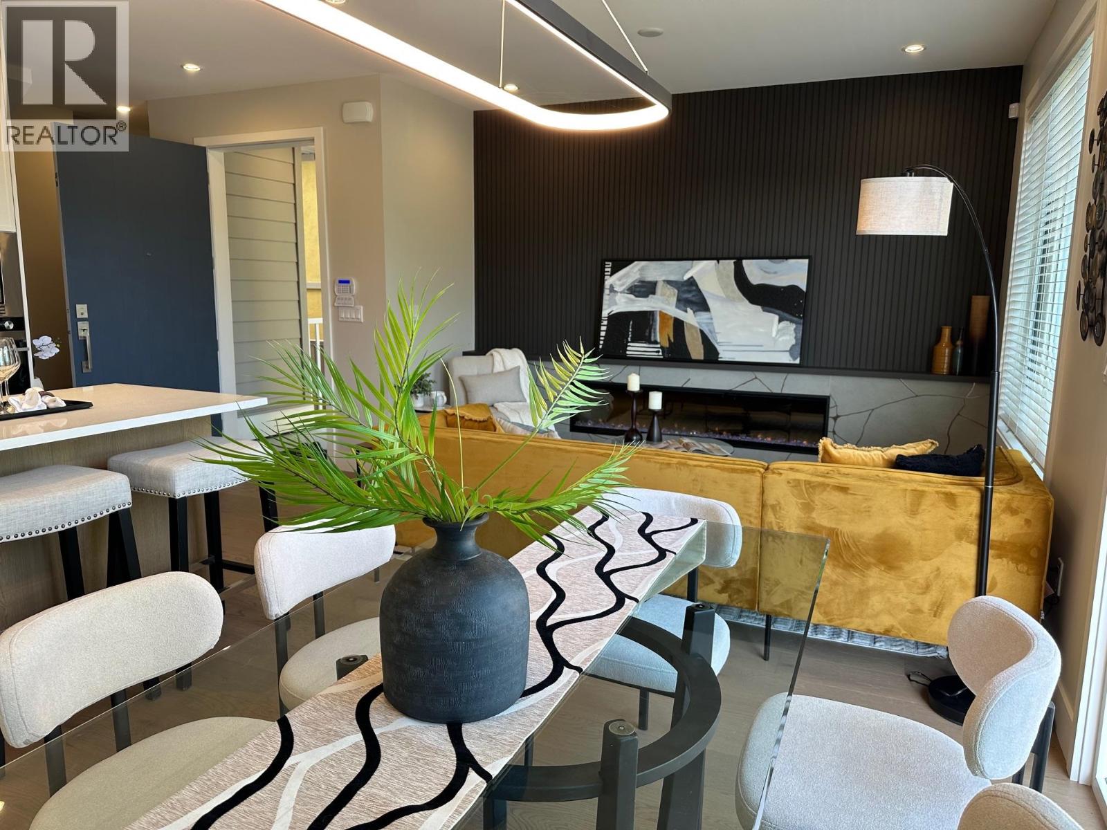 344 E 17th Street, North Vancouver, British Columbia  V7L 2V9 - Photo 3 - R3069412