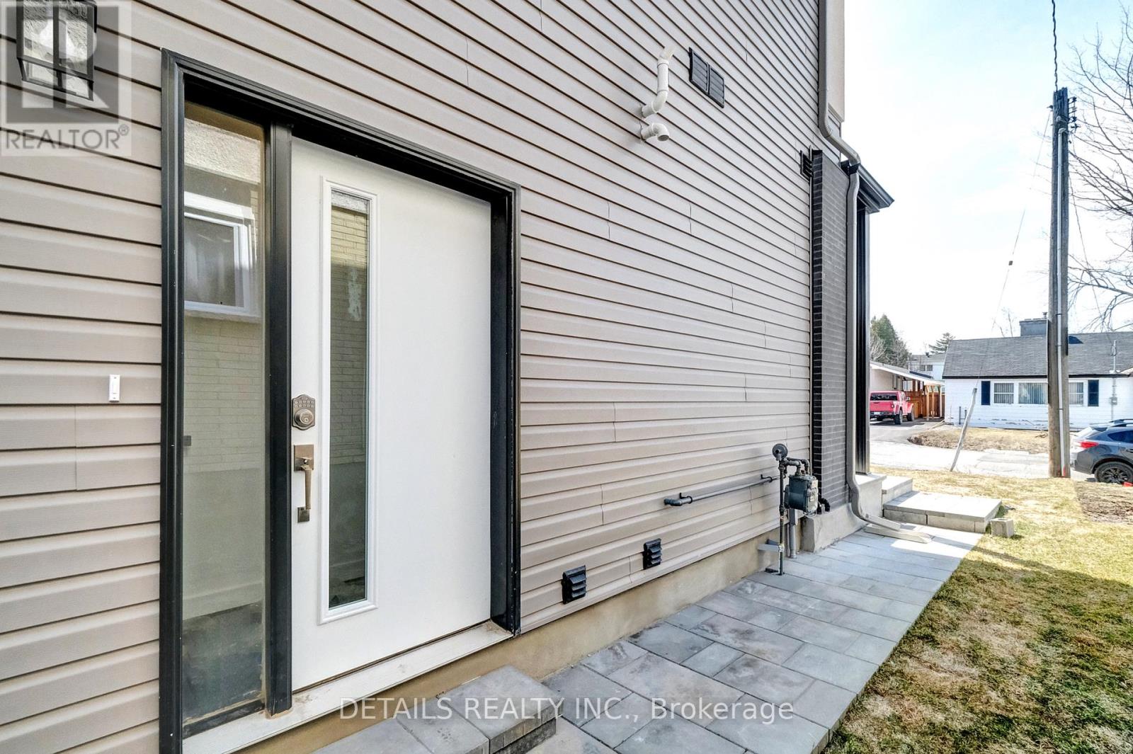 B - 828 B Maplewood Avenue, Ottawa, Ontario  K2B 5V5 - Photo 2 - X12568836