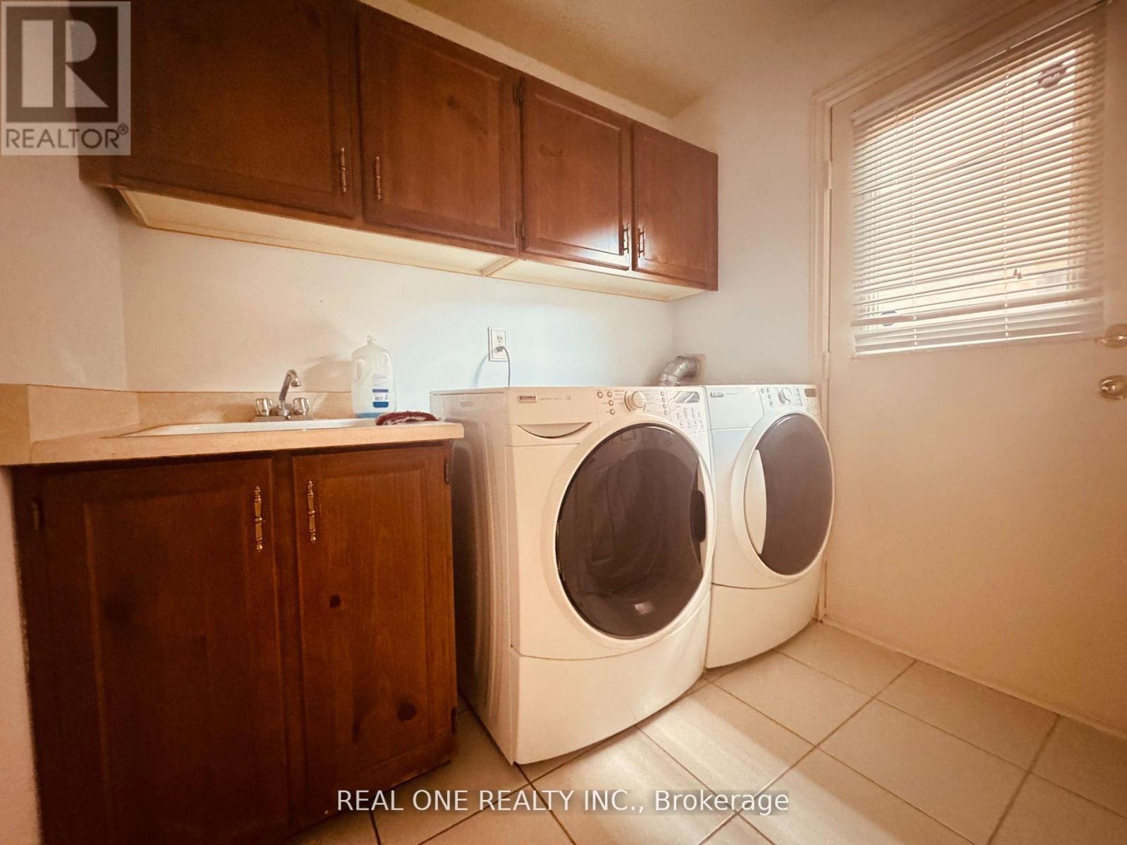 3 Elmsley Drive, Richmond Hill, Ontario  L4C 8N1 - Photo 15 - N12568856