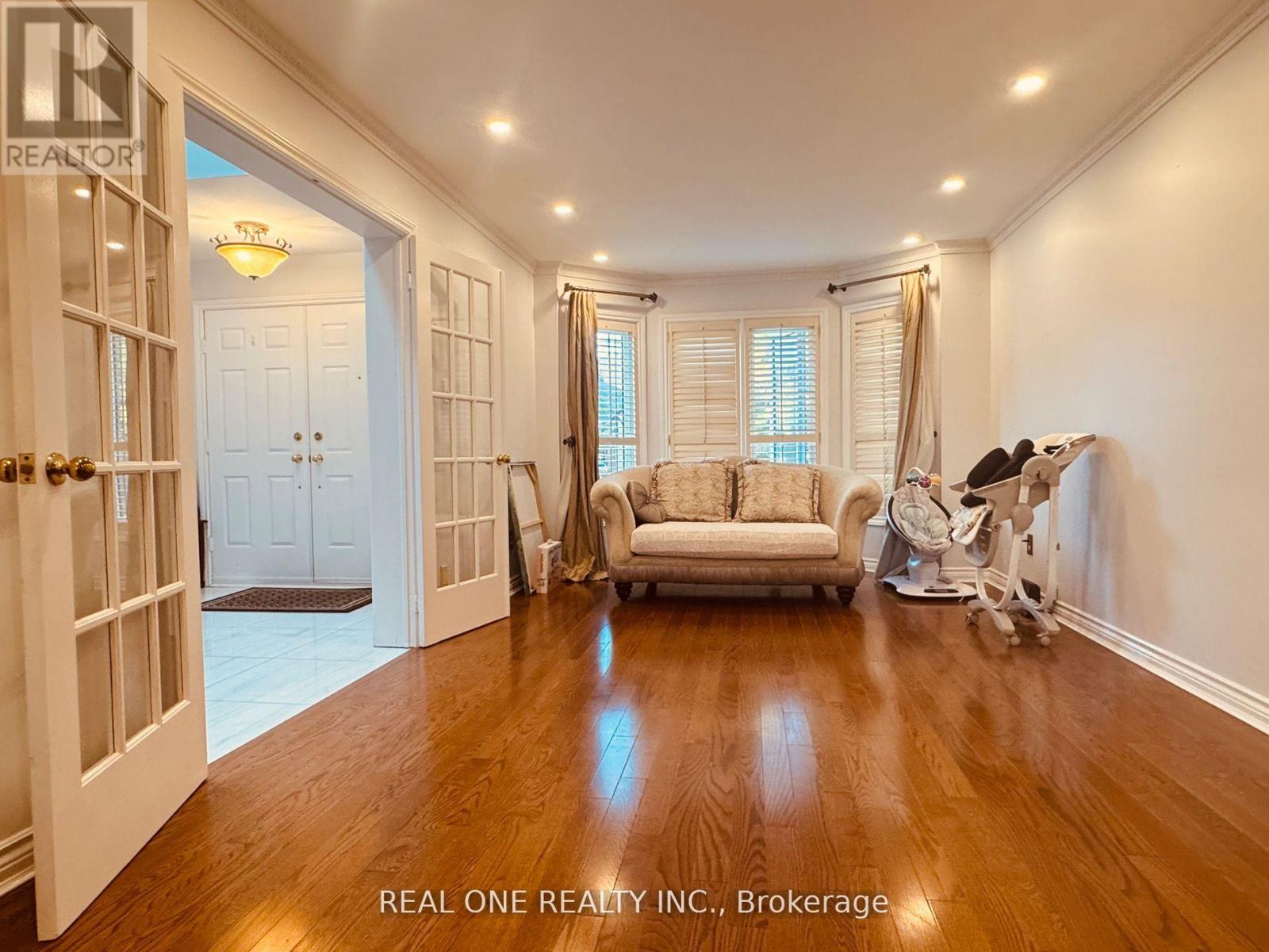 3 Elmsley Drive, Richmond Hill, Ontario  L4C 8N1 - Photo 4 - N12568856