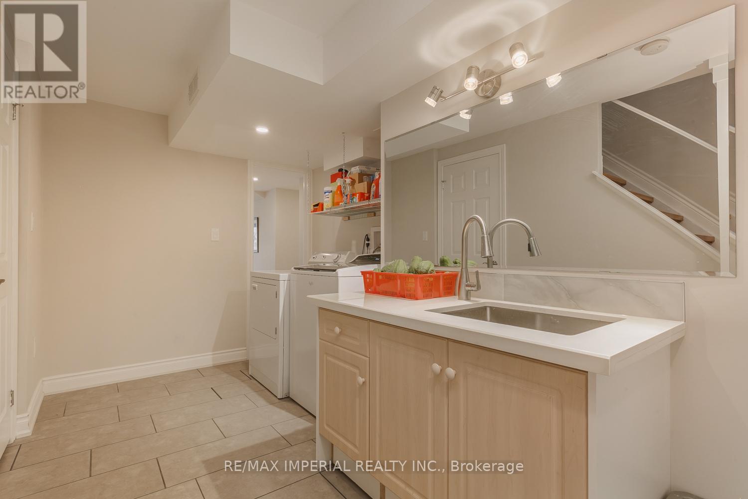 85 Maple Ridge Crescent E, Markham, Ontario  L6E 1T8 - Photo 18 - N12568864