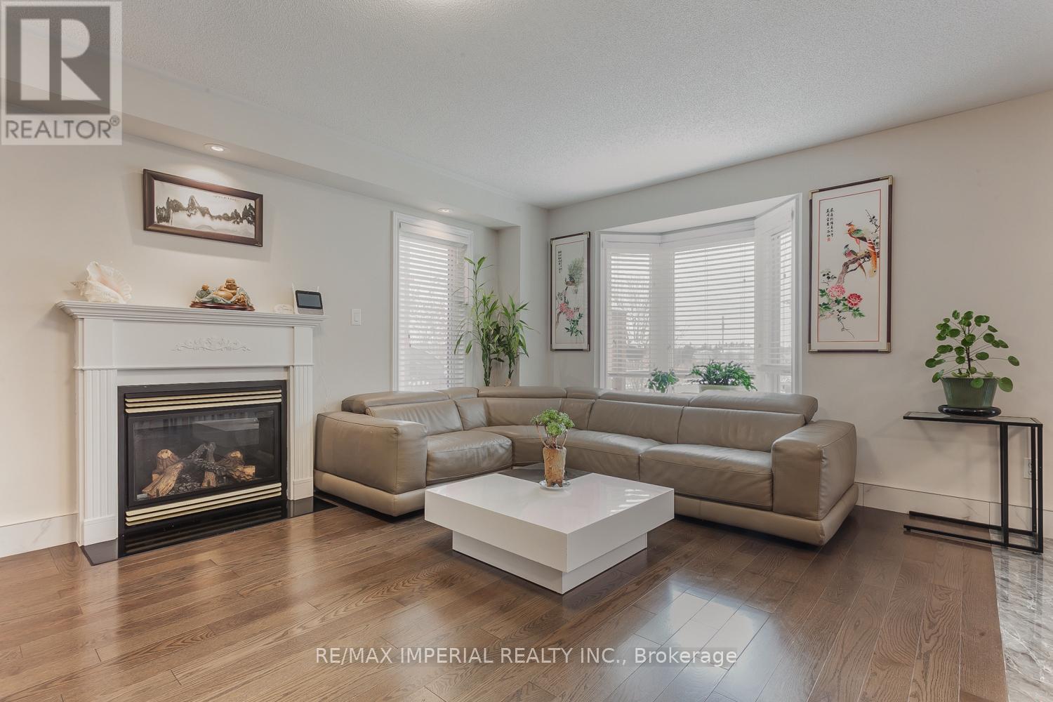 85 Maple Ridge Crescent E, Markham, Ontario  L6E 1T8 - Photo 4 - N12568864