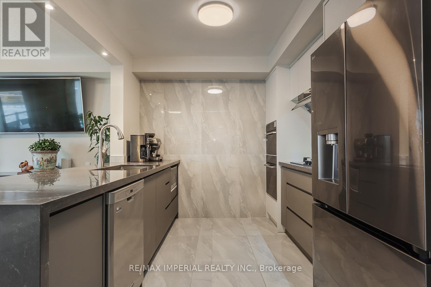 85 Maple Ridge Crescent E, Markham, Ontario  L6E 1T8 - Photo 6 - N12568864