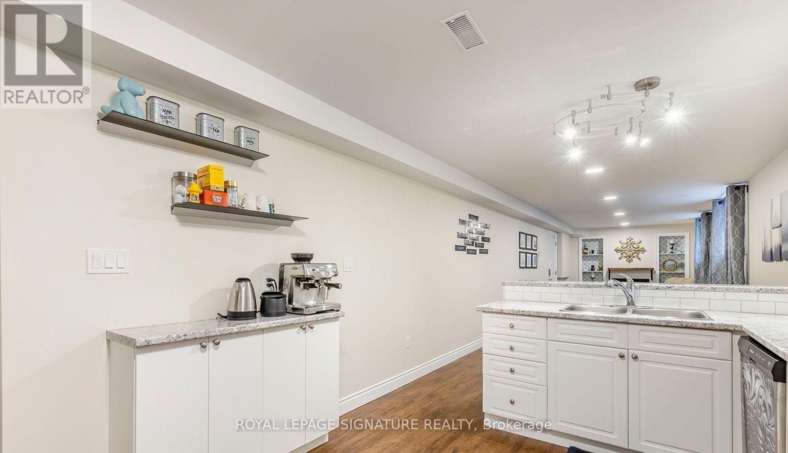 Lower - 10 Duval Drive, Barrie, Ontario  L4M 6V2 - Photo 6 - S12568858