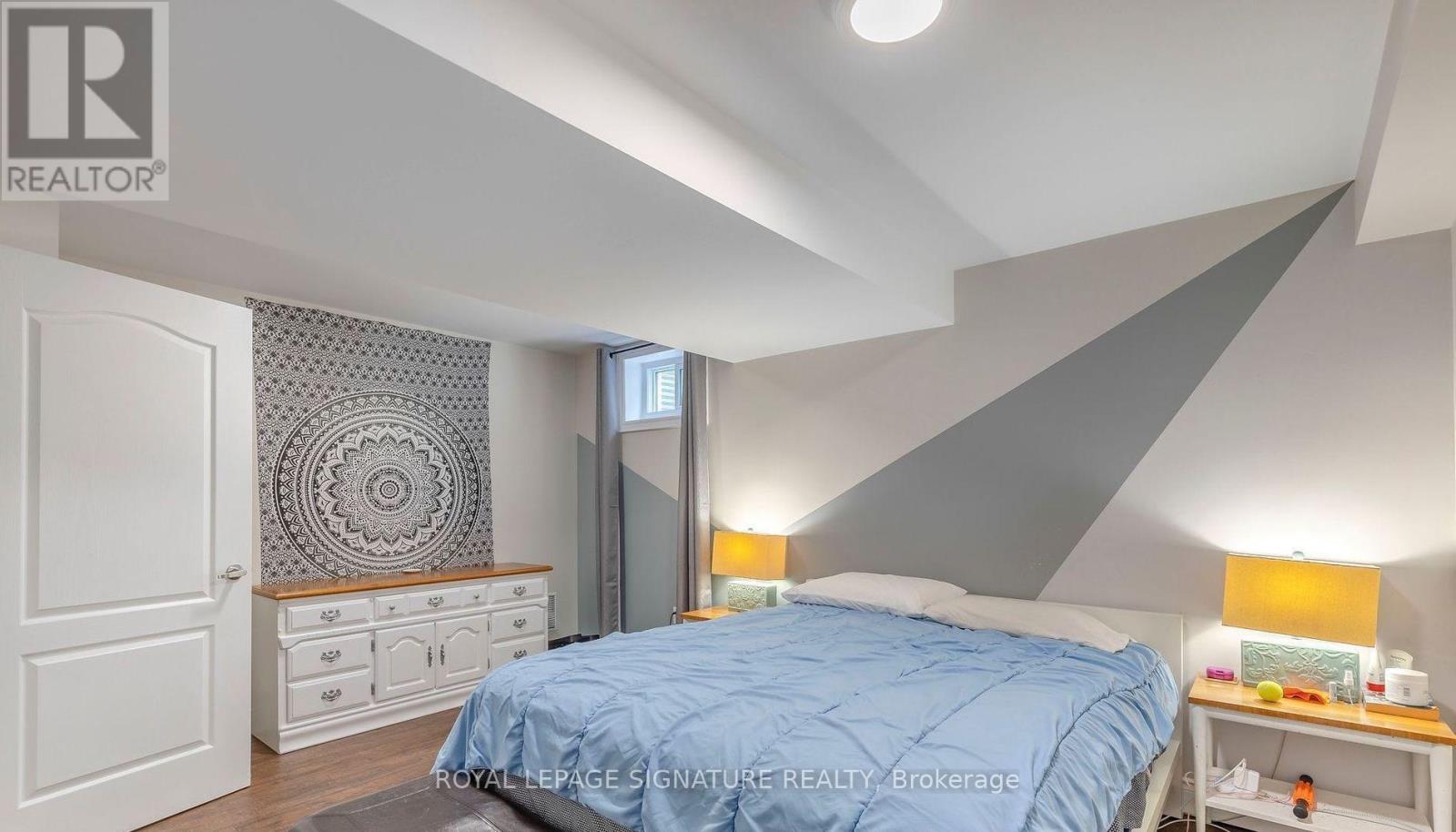 Lower - 10 Duval Drive, Barrie, Ontario  L4M 6V2 - Photo 8 - S12568858