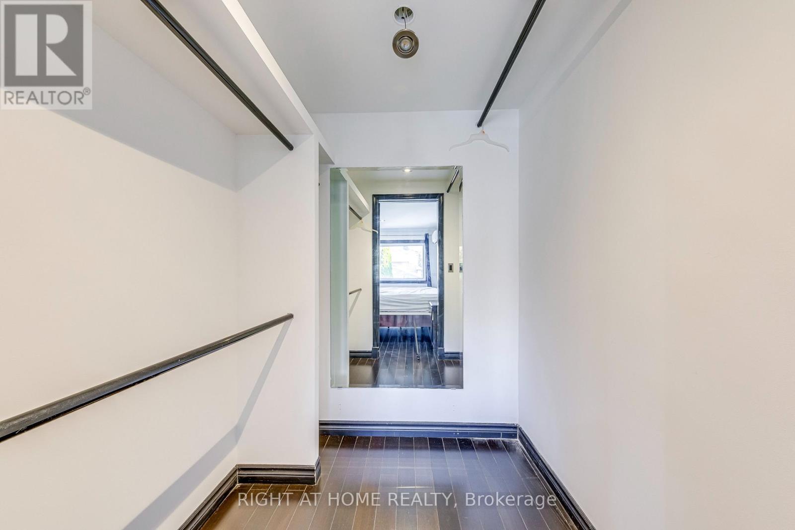 426 Lees Lane, Oakville, Ontario  L6L 4S7 - Photo 33 - W12568840