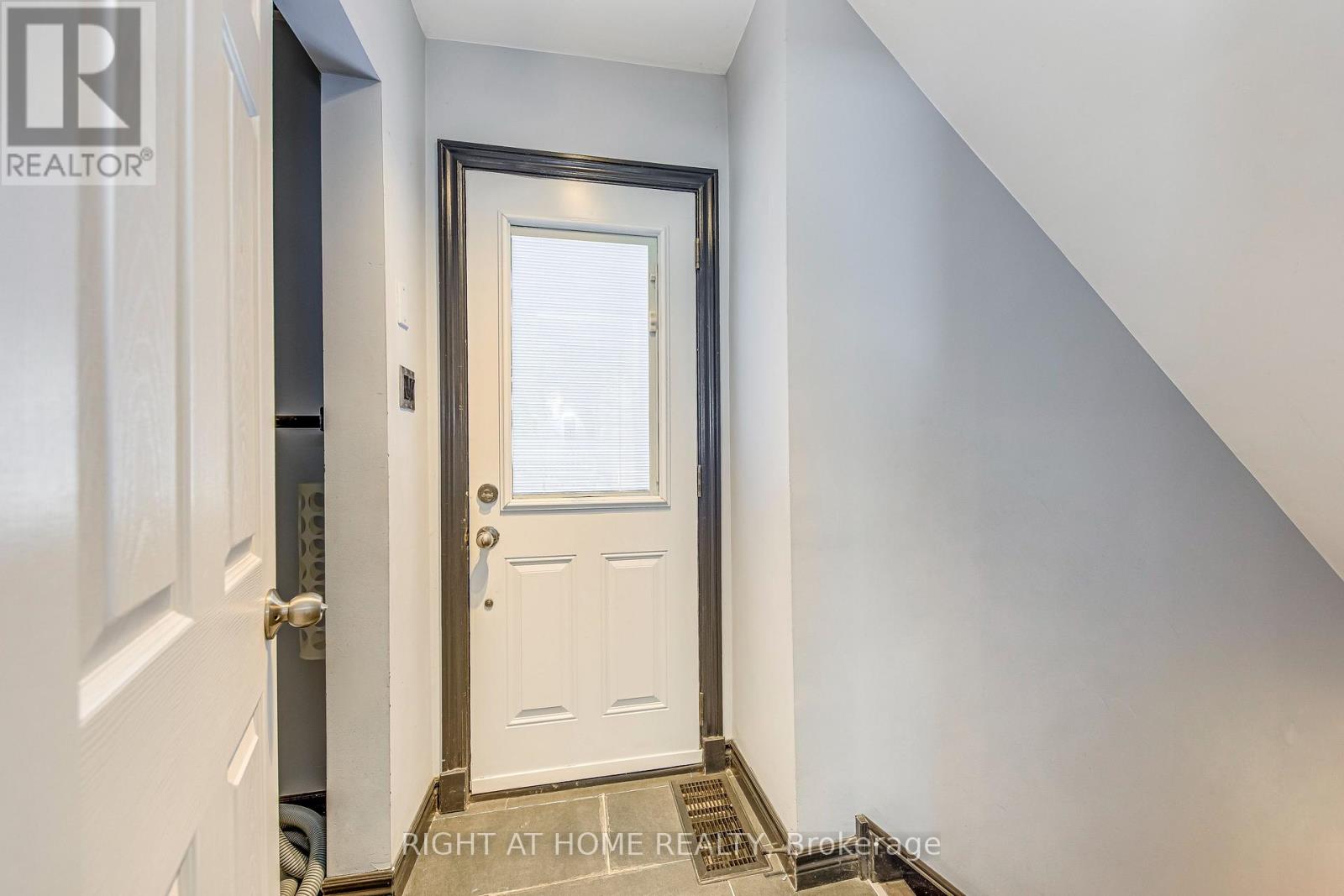 426 Lees Lane, Oakville, Ontario  L6L 4S7 - Photo 34 - W12568840