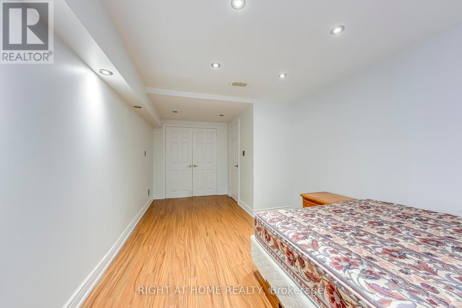 426 Lees Lane, Oakville, Ontario  L6L 4S7 - Photo 38 - W12568840