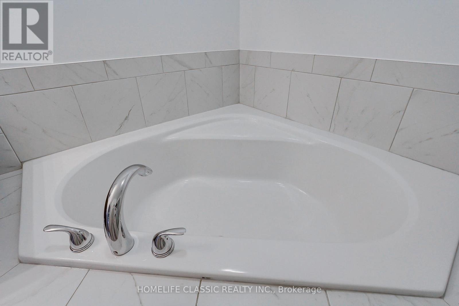 14 - 14 Laguna Village Crescent, Hamilton, Ontario  L8E 3M8 - Photo 9 - X12568860