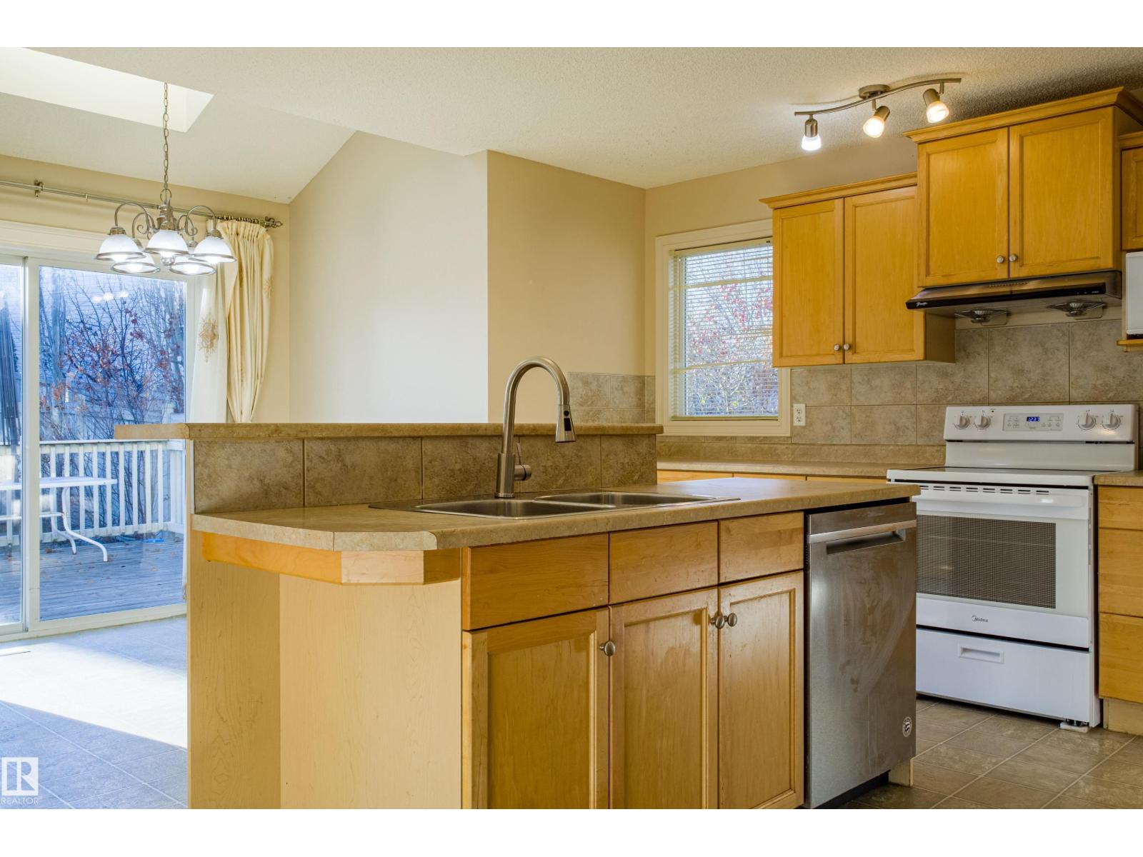 1253 Latta Cr Nw, Edmonton, Alberta  T6R 3P6 - Photo 9 - E4466375