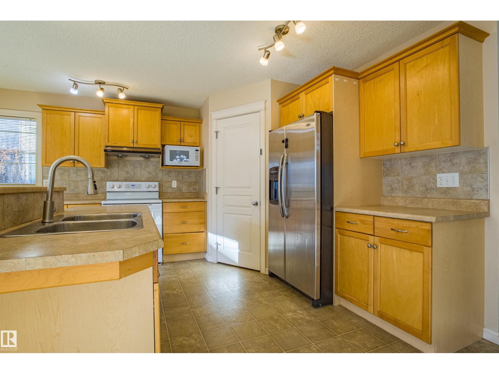 1253 Latta Cr Nw, Edmonton, Alberta  T6R 3P6 - Photo 10 - E4466375