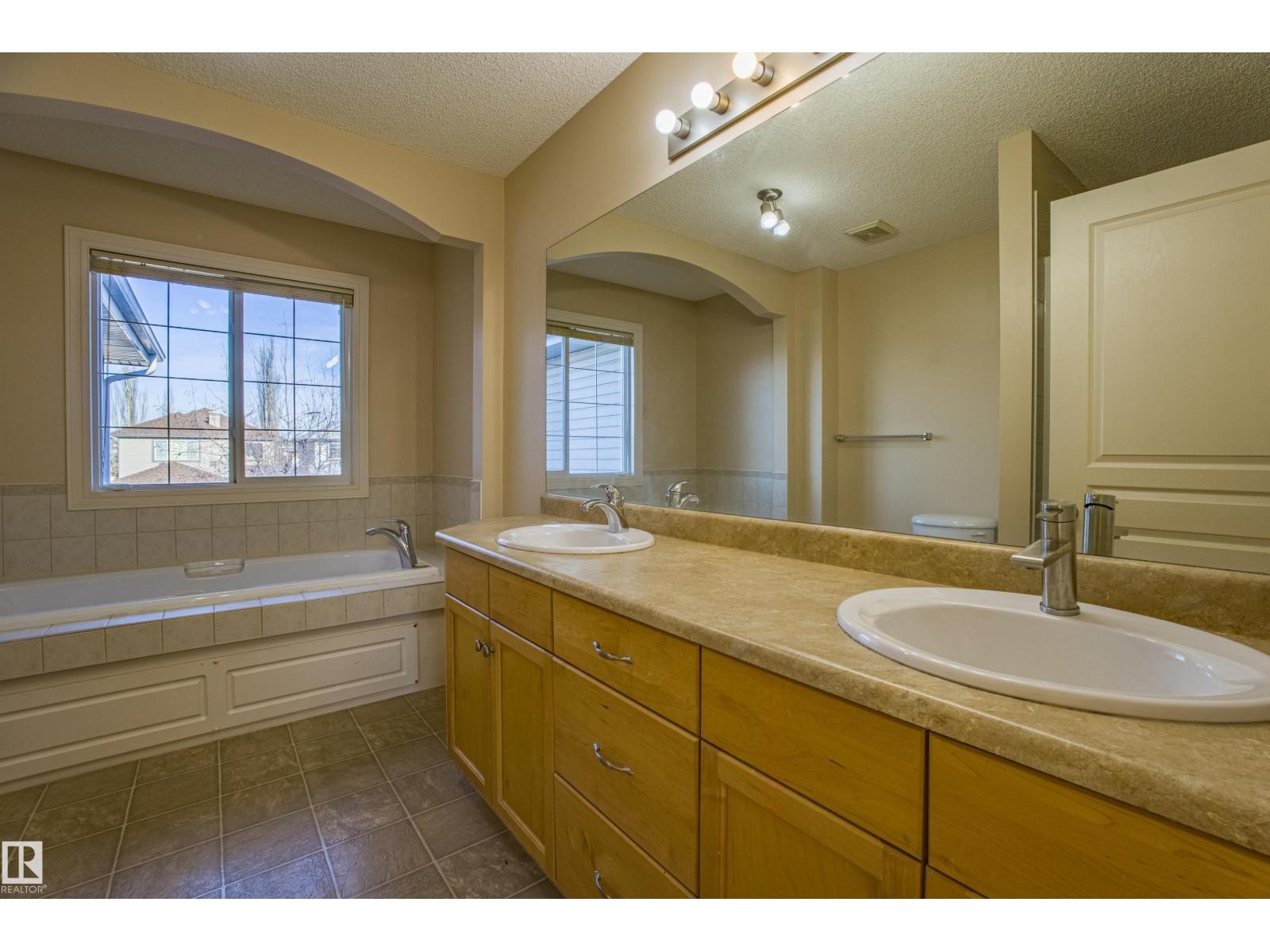 1253 Latta Cr Nw, Edmonton, Alberta  T6R 3P6 - Photo 36 - E4466375