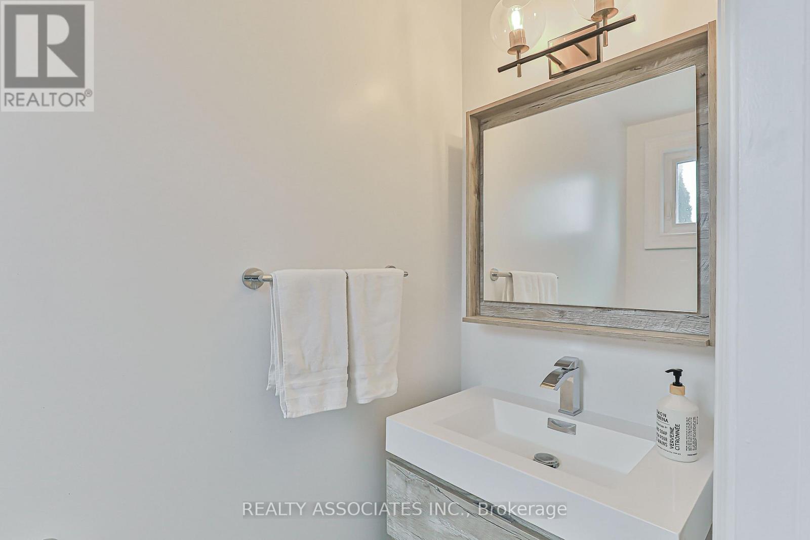 81 Derby Court, Newmarket, Ontario  L3Y 5Z8 - Photo 33 - N12559172