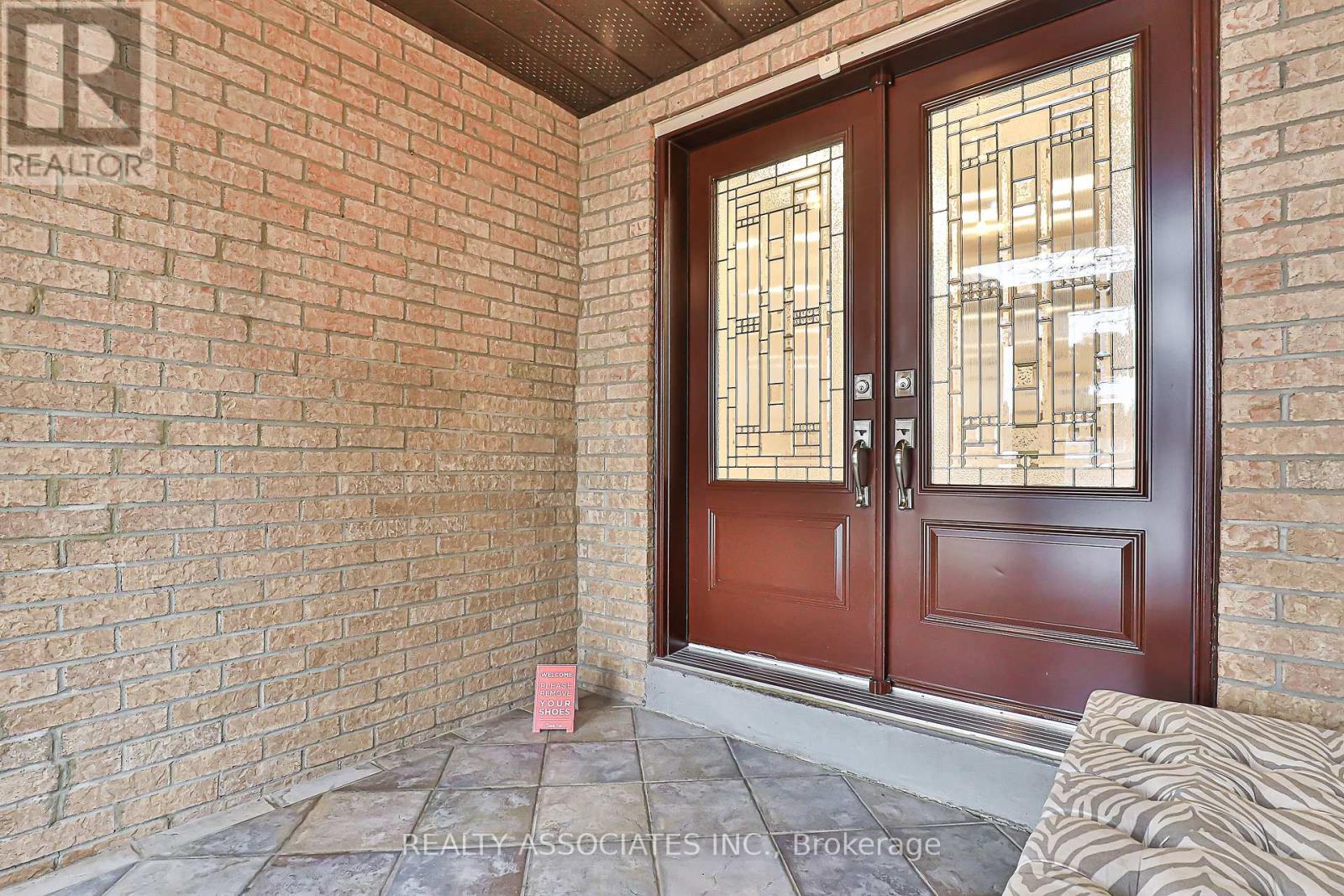 81 Derby Court, Newmarket, Ontario  L3Y 5Z8 - Photo 7 - N12559172