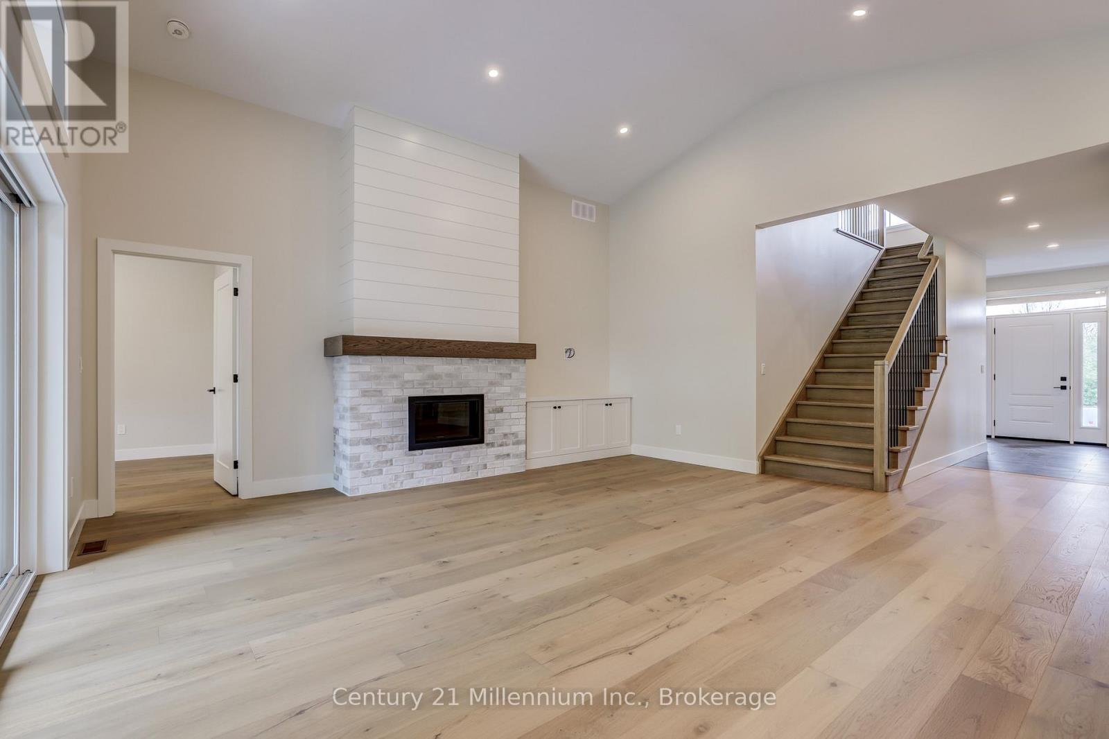 15 Grenville Street N, Saugeen Shores, Ontario  N0H 2L0 - Photo 4 - X12568882