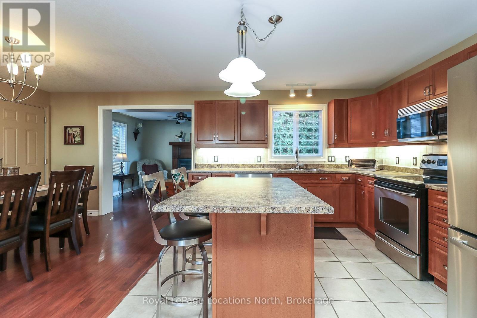 24 Kentucky Avenue, Wasaga Beach, Ontario  L9Z 3A8 - Photo 15 - S12568888