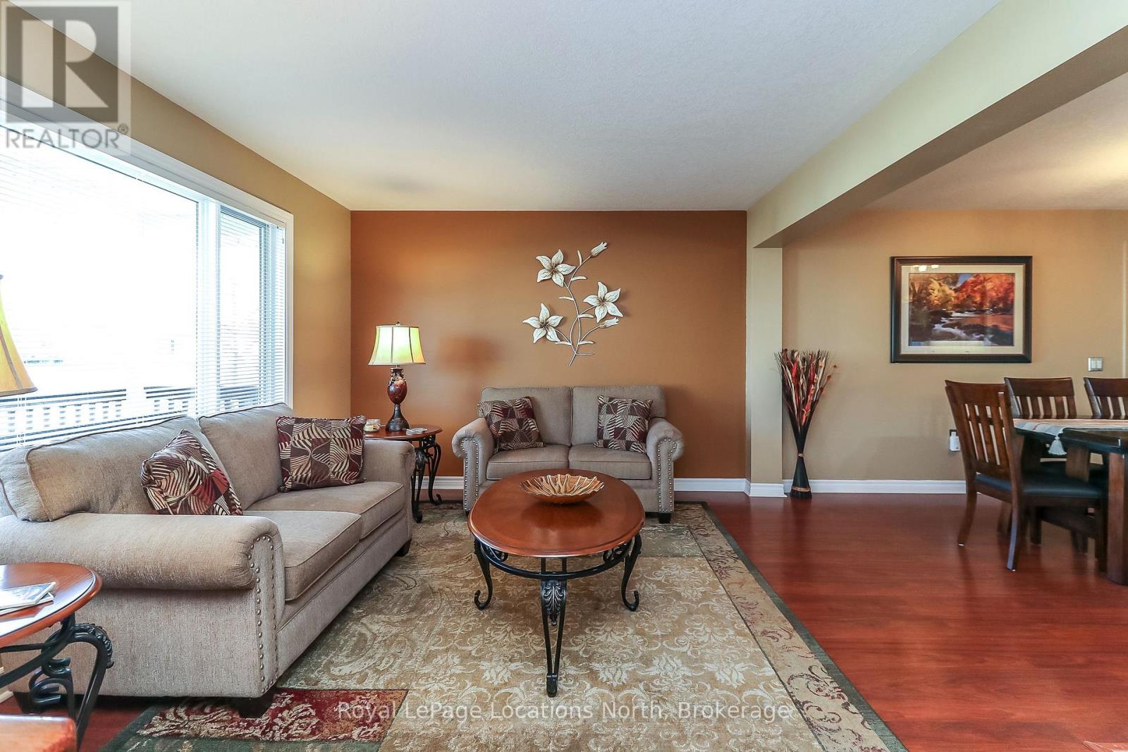 24 Kentucky Avenue, Wasaga Beach, Ontario  L9Z 3A8 - Photo 6 - S12568888