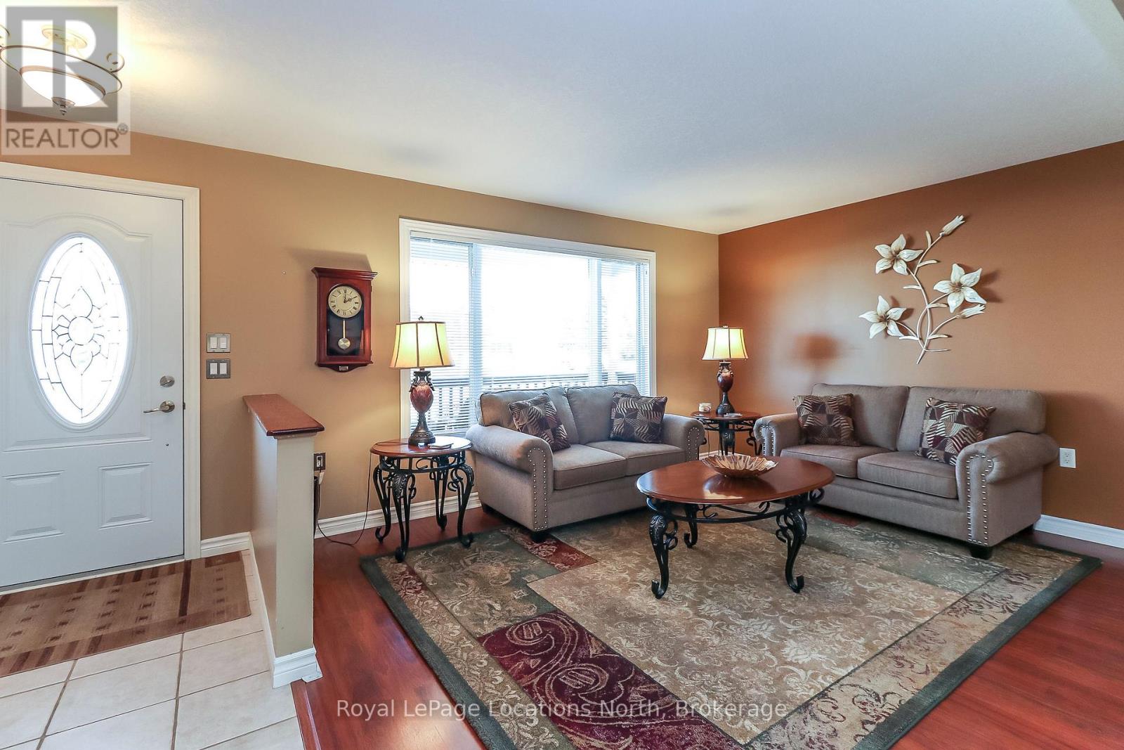 24 Kentucky Avenue, Wasaga Beach, Ontario  L9Z 3A8 - Photo 7 - S12568888