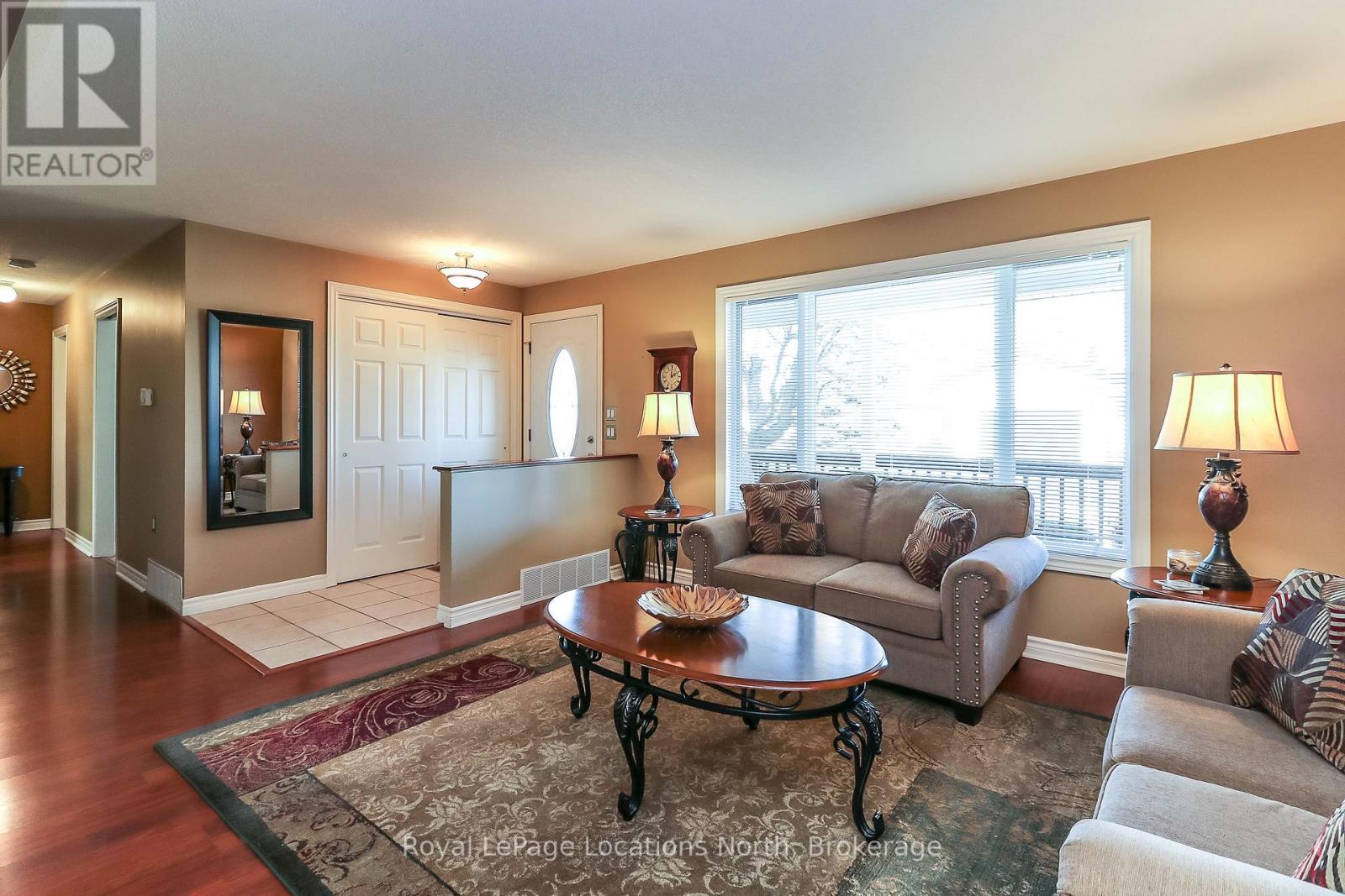 24 Kentucky Avenue, Wasaga Beach, Ontario  L9Z 3A8 - Photo 9 - S12568888