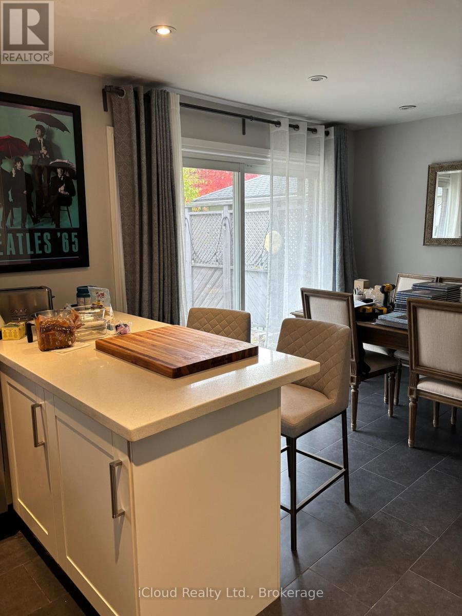 2438 Hixon Street, Oakville, Ontario L6L 1V1 - Photo 10 - W12568088