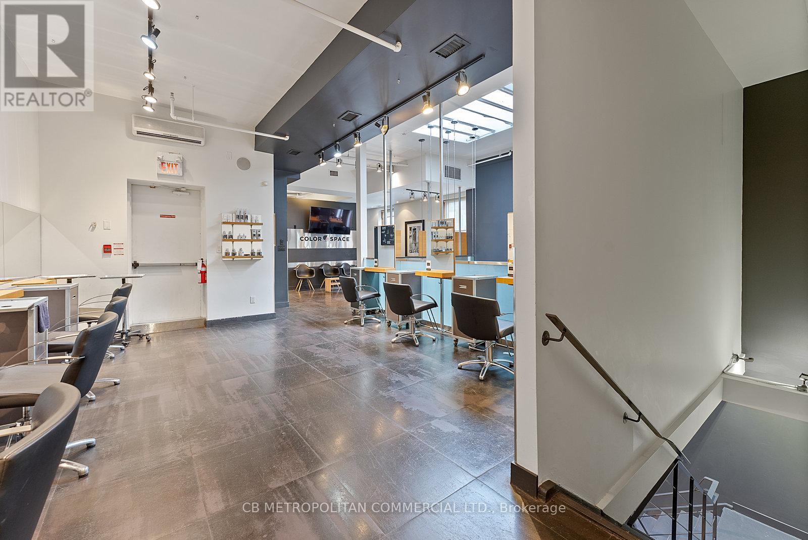 Upper - 269 Queen Street W, Toronto, Ontario  M5V 1Z9 - Photo 4 - C12568910