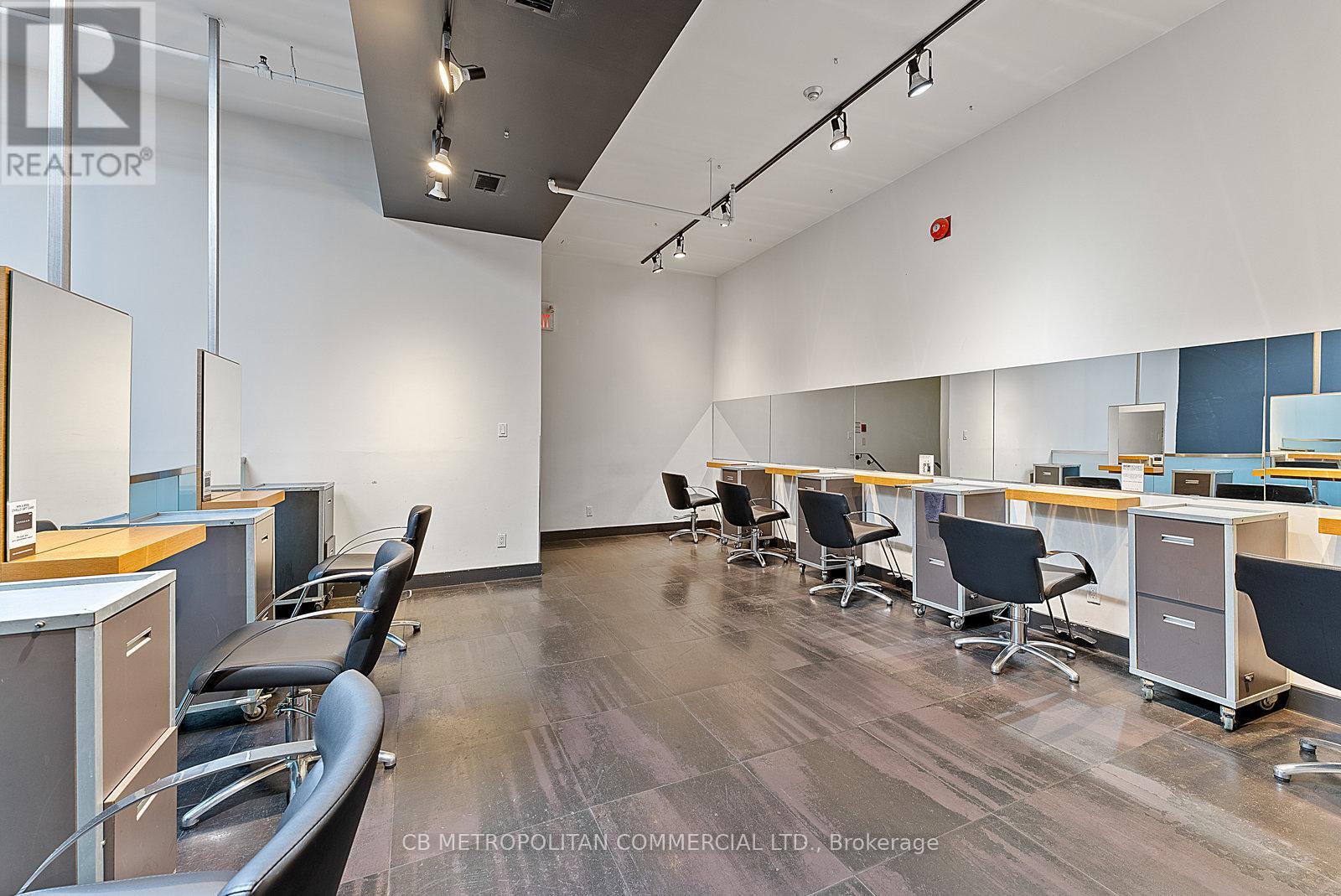 Upper - 269 Queen Street W, Toronto, Ontario  M5V 1Z9 - Photo 5 - C12568910
