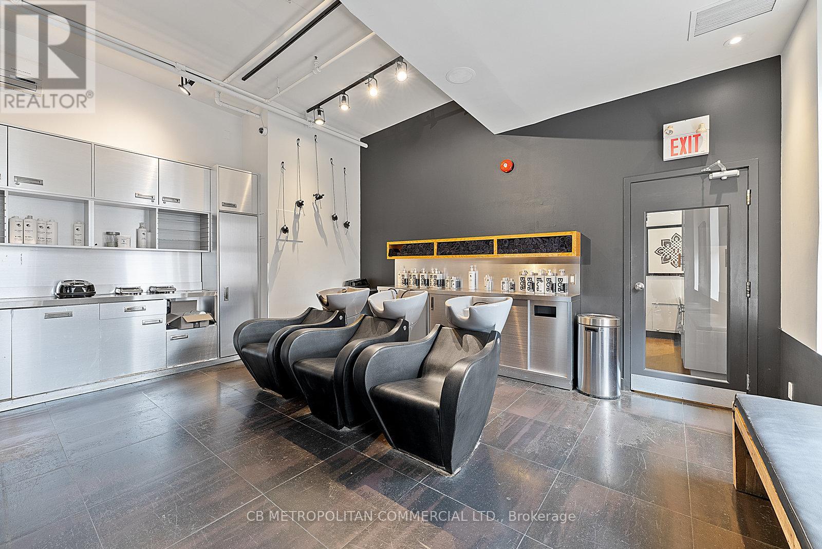 Upper - 269 Queen Street W, Toronto, Ontario  M5V 1Z9 - Photo 7 - C12568910