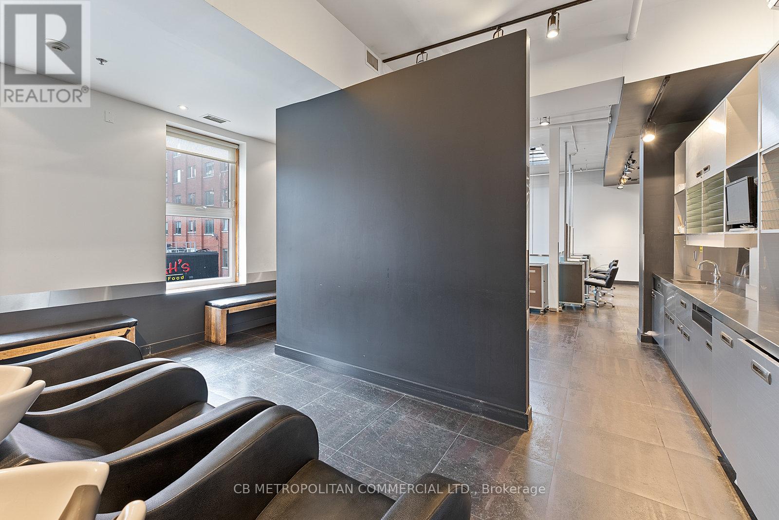 Upper - 269 Queen Street W, Toronto, Ontario  M5V 1Z9 - Photo 8 - C12568910