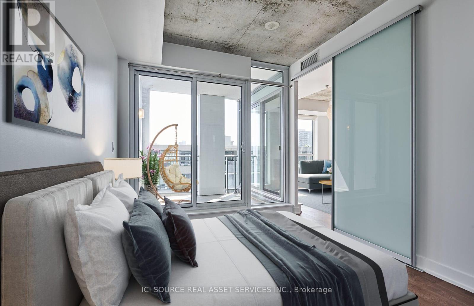 726 - 20 Minowan Miikan Lane, Toronto, Ontario  M6J 0E5 - Photo 4 - C12568914