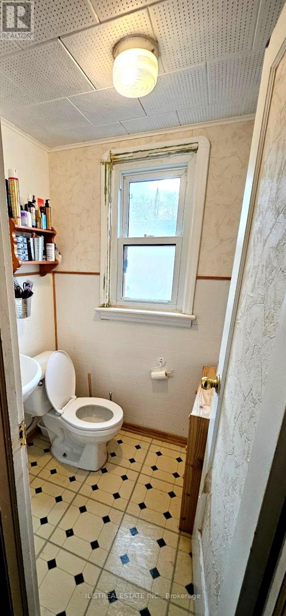 29 Holland Avenue, Toronto, Ontario  M4B 2C4 - Photo 14 - E12565336