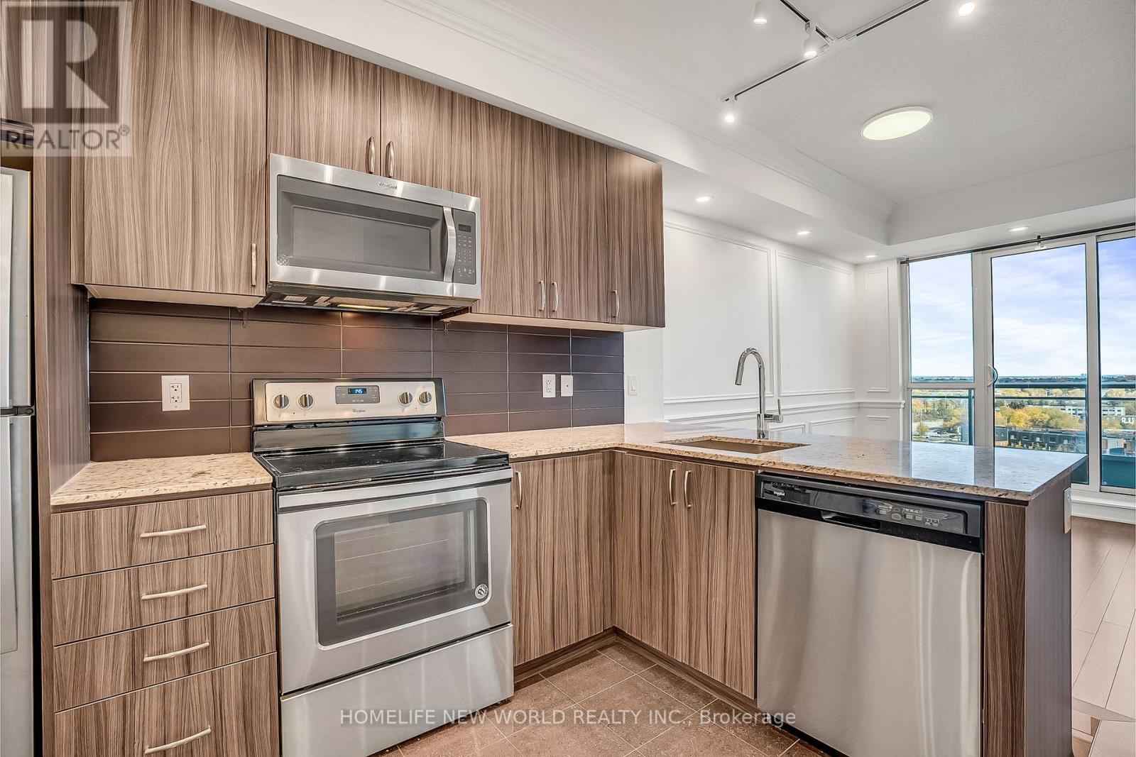 1004 - 9205 Yonge Street, Richmond Hill, Ontario  L4C 1V5 - Photo 11 - N12568902