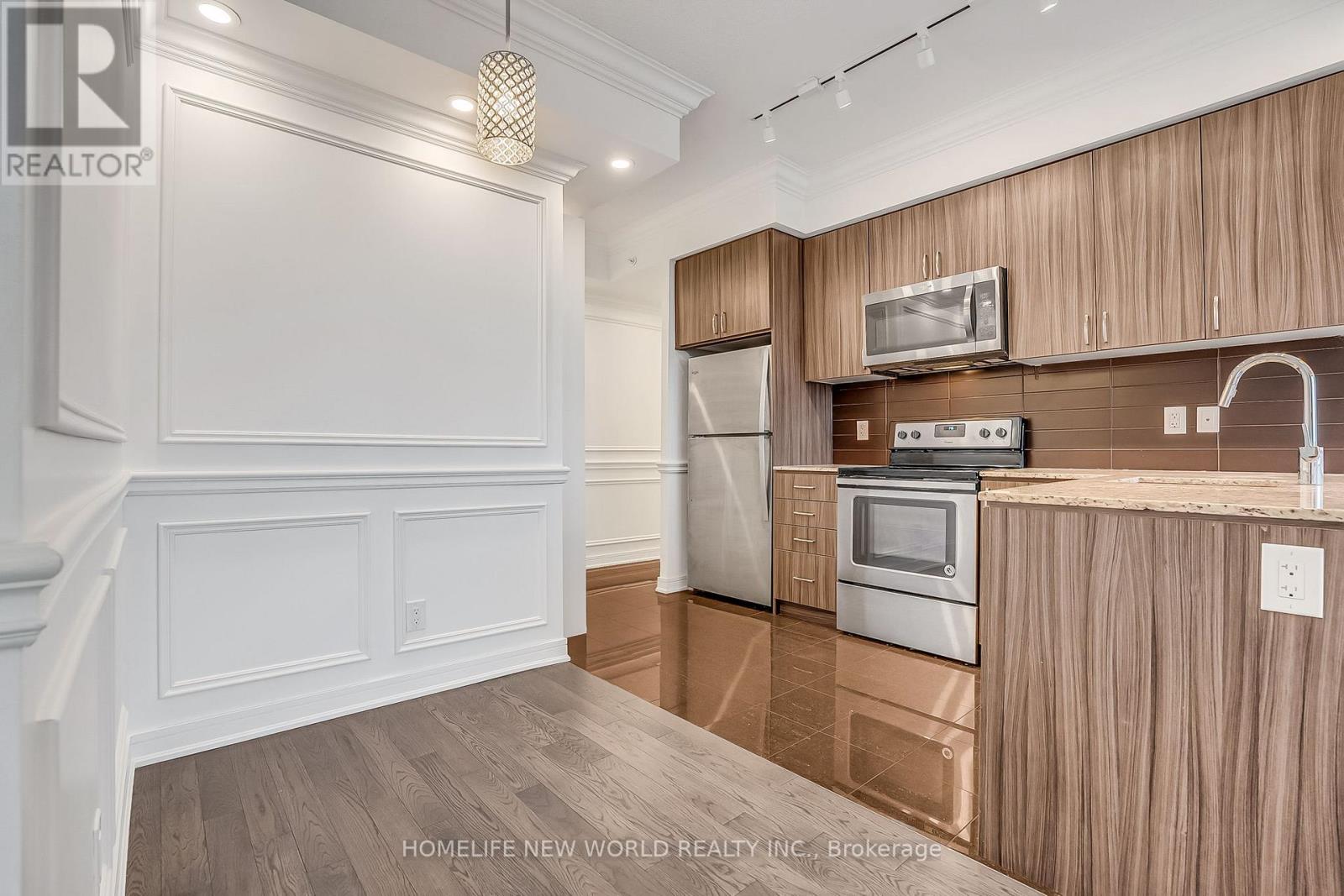 1004 - 9205 Yonge Street, Richmond Hill, Ontario  L4C 1V5 - Photo 12 - N12568902