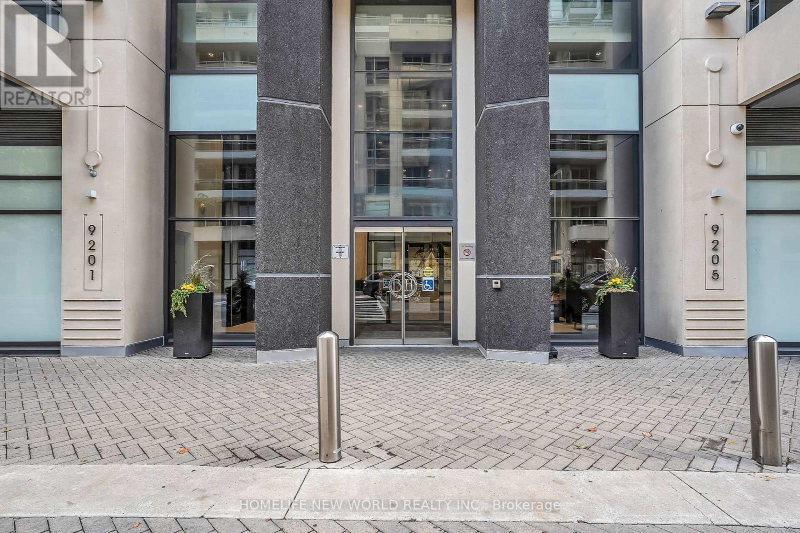 1004 - 9205 Yonge Street, Richmond Hill, Ontario  L4C 1V5 - Photo 2 - N12568902