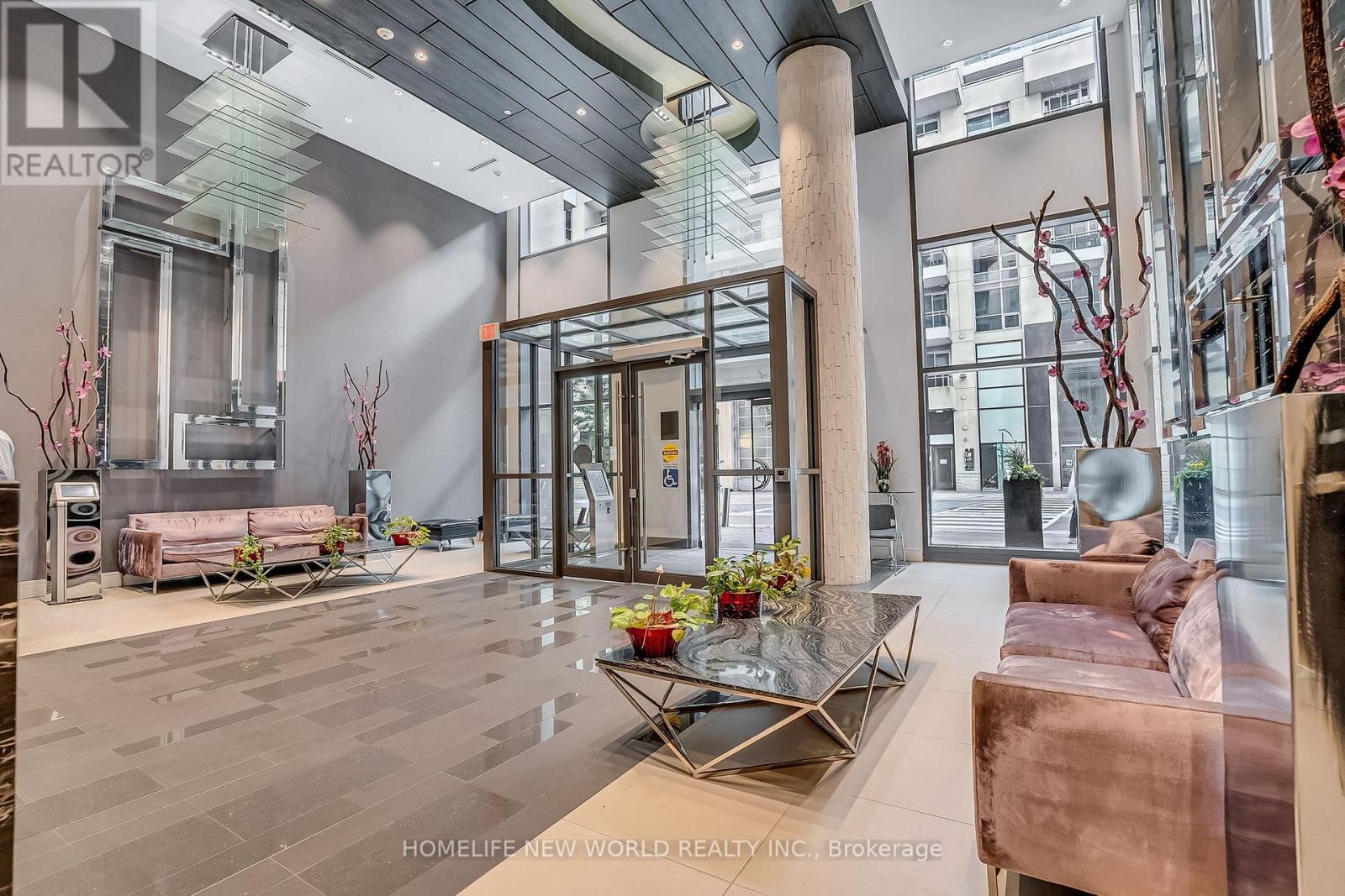 1004 - 9205 Yonge Street, Richmond Hill, Ontario  L4C 1V5 - Photo 3 - N12568902