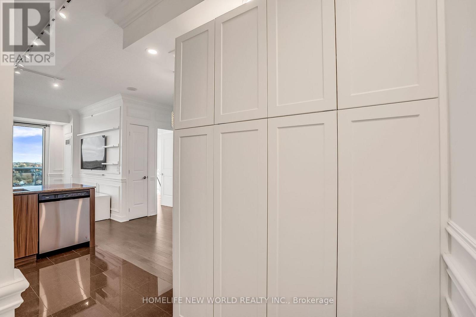 1004 - 9205 Yonge Street, Richmond Hill, Ontario  L4C 1V5 - Photo 7 - N12568902