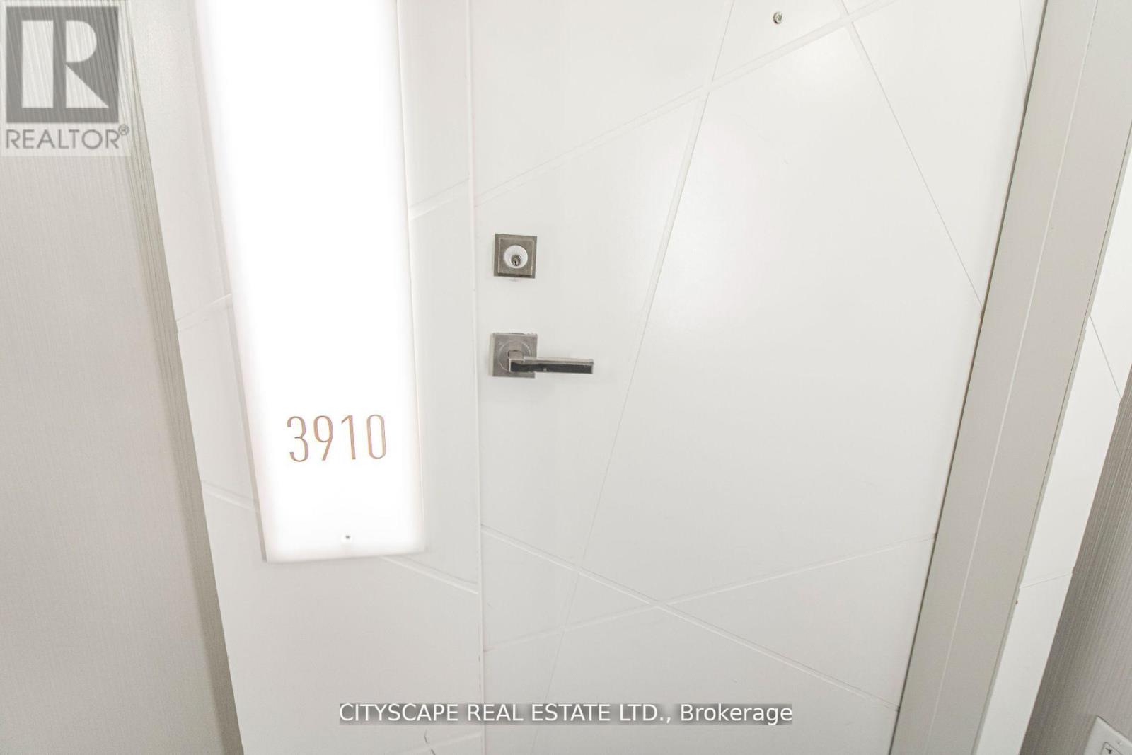 3910 - 12 York Street, Toronto, Ontario  M5J 0A5 - Photo 2 - C12568952