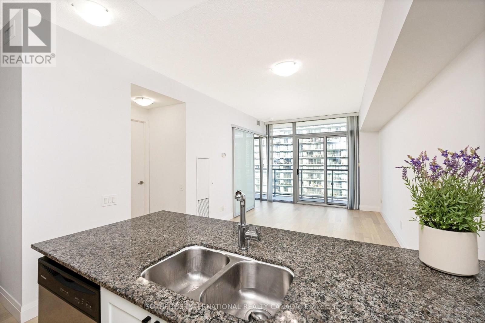 1601 - 105 The Queensway Avenue, Toronto, Ontario  M6S 5B5 - Photo 11 - W12566726