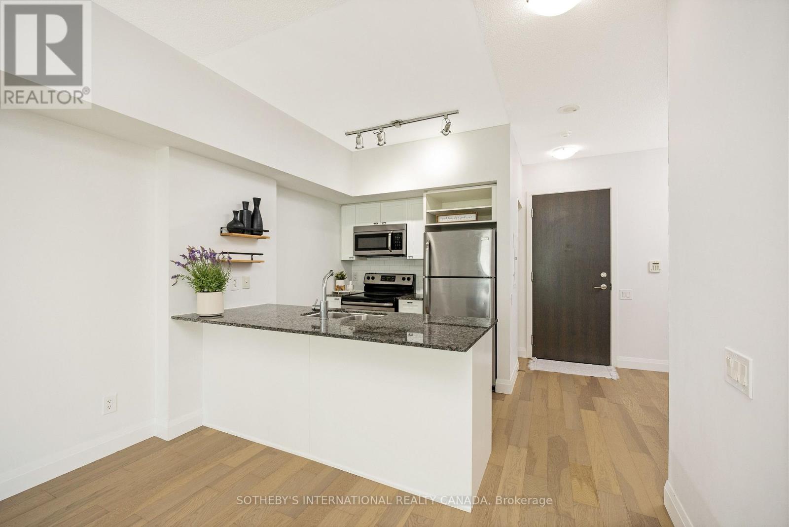 1601 - 105 The Queensway Avenue, Toronto, Ontario  M6S 5B5 - Photo 9 - W12566726