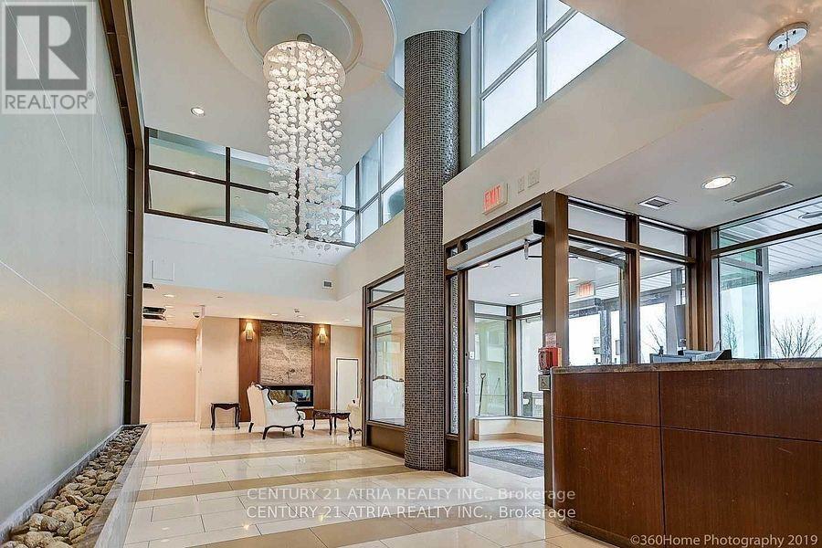 812 - 75 Norman Bethune Avenue, Richmond Hill, Ontario  L4B 0B6 - Photo 2 - N12568956